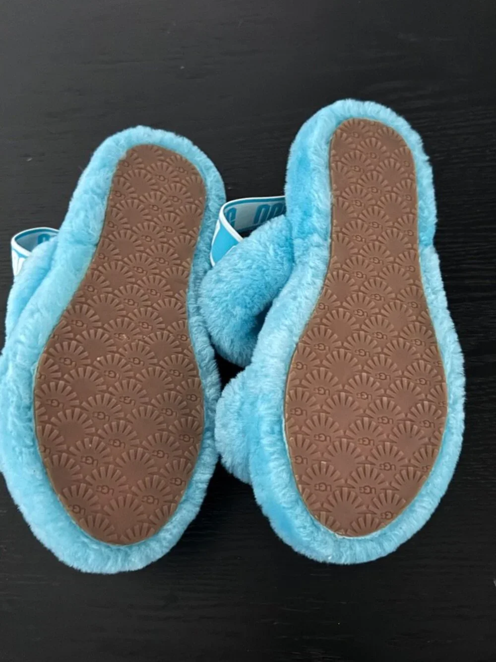UGG Girls' Oh Yeah Slide Fluffy Slippers, Light Blue / Aqua, Size: 4, Never Worn
